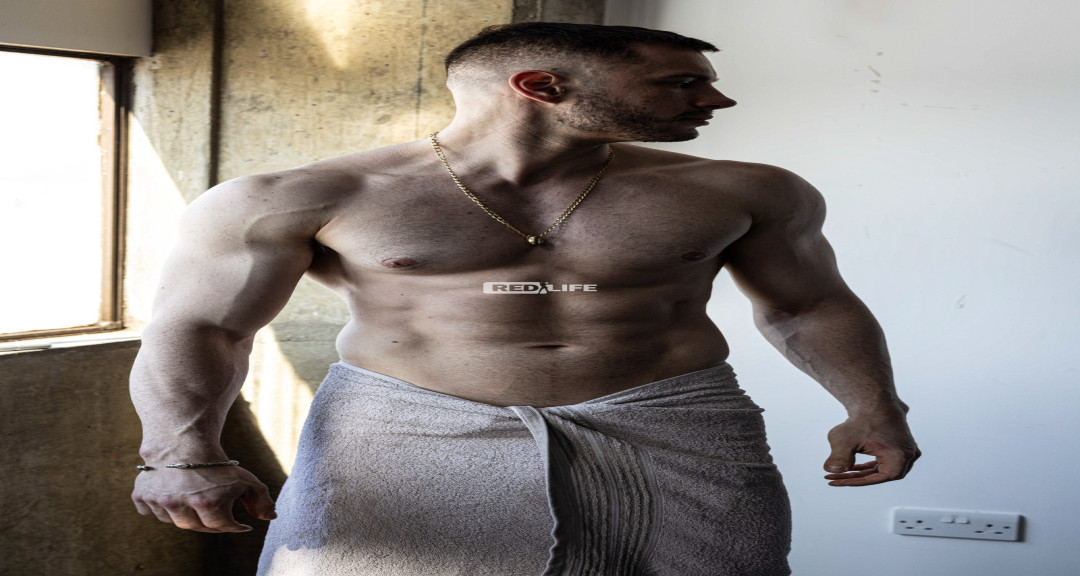 Male escort/Masseur looking for flat.