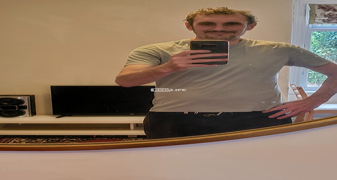 English male, early 40s seeking