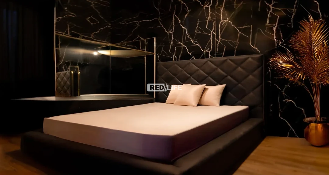 Experienced female owner, 24-hour reception,