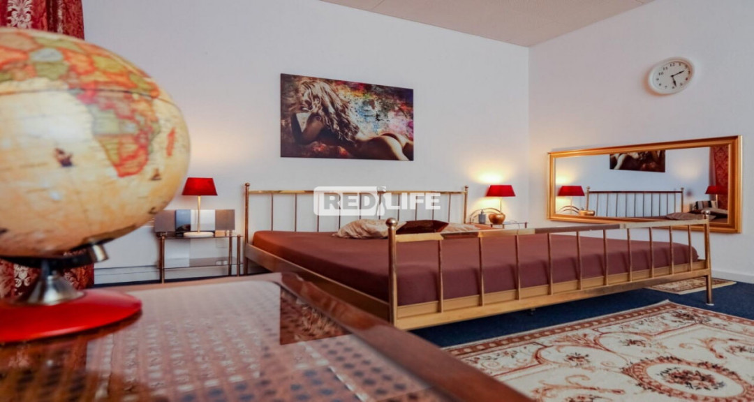 4-room salon in the city