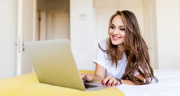 Erotic model doing webcam job