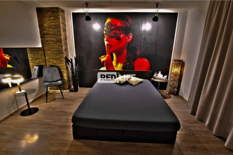 erotic studio escort job Leguan