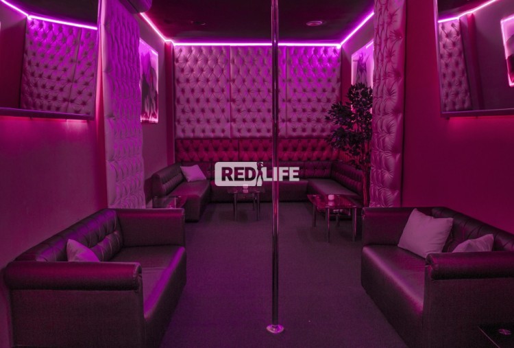 dancer job free accommodation hostess
