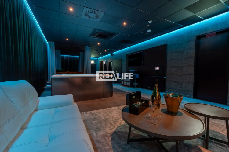 elite club exclusive environment Nightclub