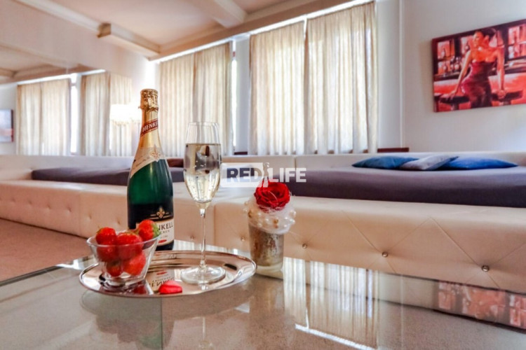 elite salon escort job female