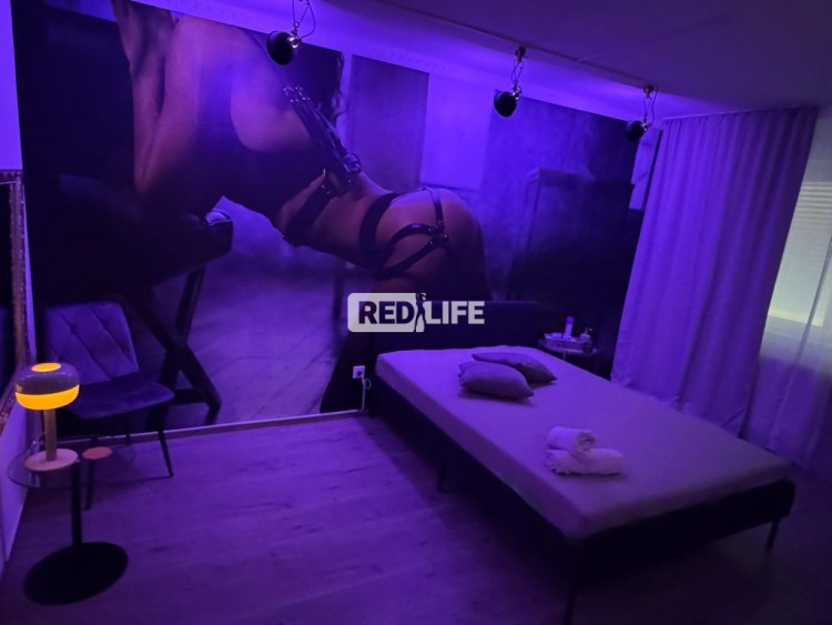 erotic studio escort job Leguan