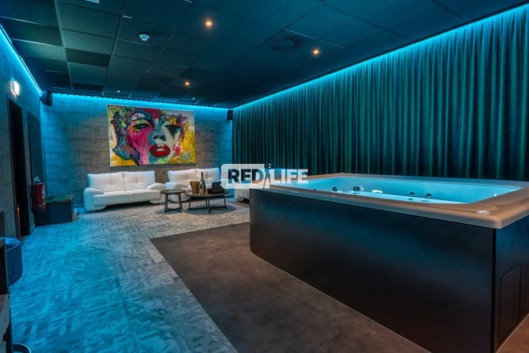 elite club exclusive environment Nightclub