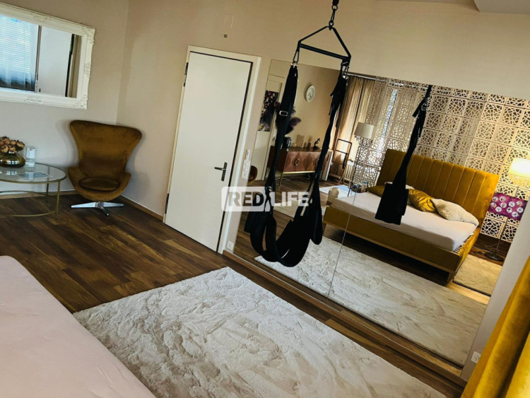 elite salon escort job female