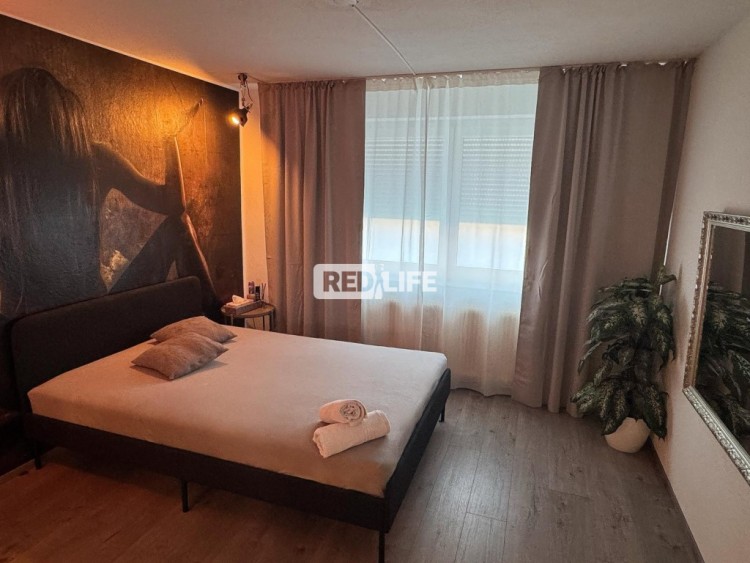 erotic studio escort job Leguan