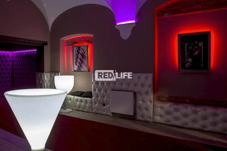 dancer job free accommodation hostess
