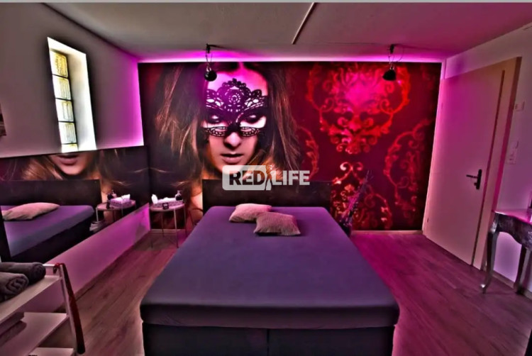 erotic studio escort job Leguan