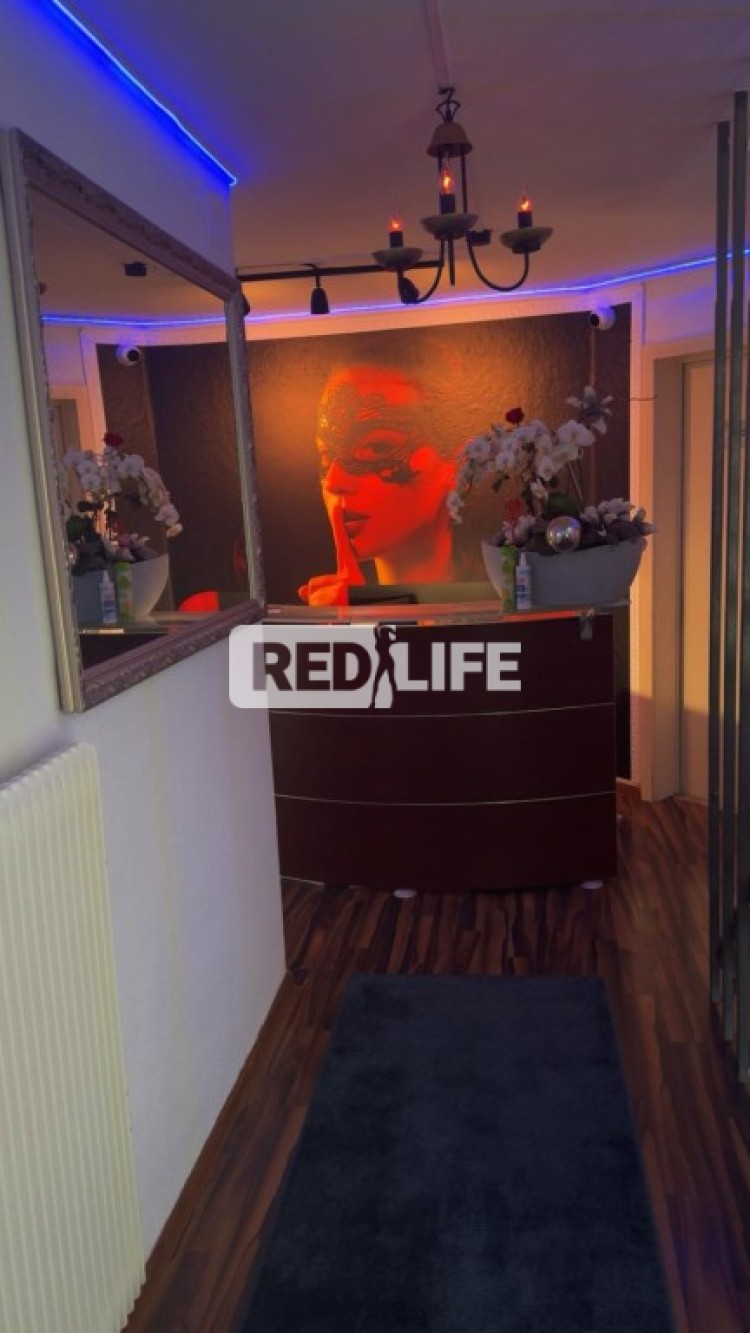 erotic studio escort job Leguan
