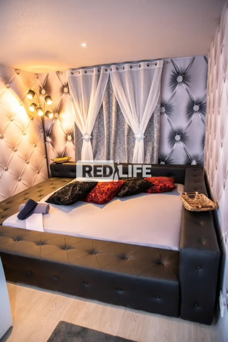 female owner fixed rent private