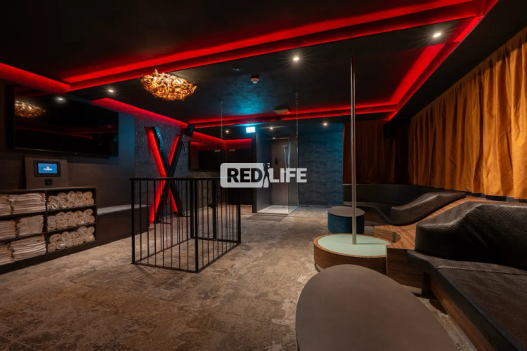 elite club exclusive environment Nightclub