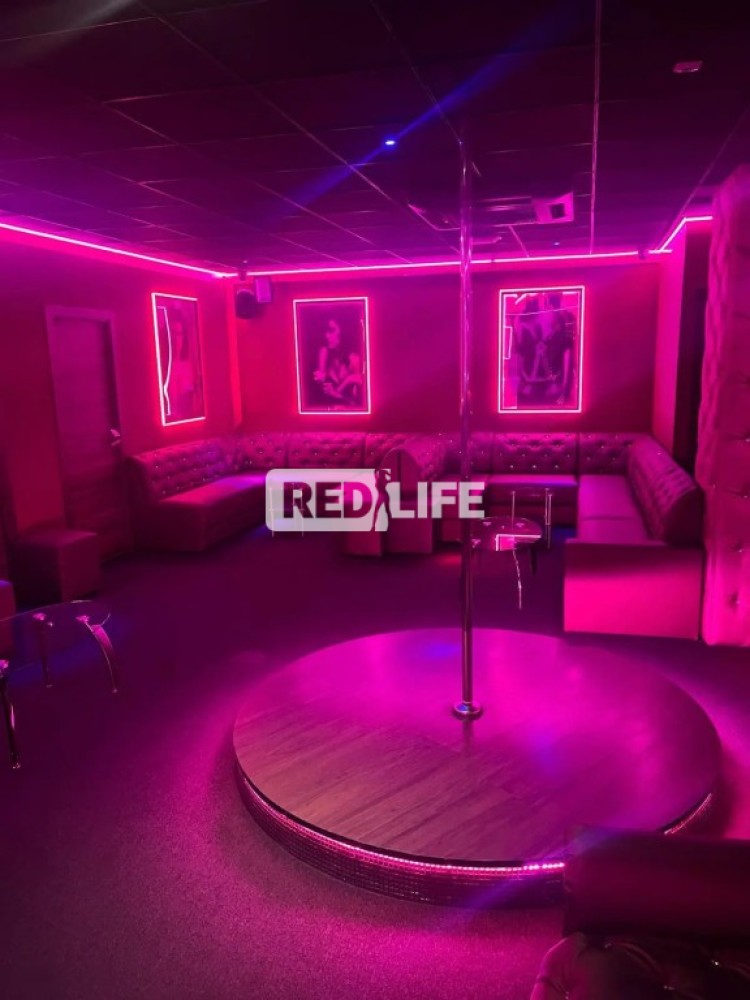 dancer job free accommodation hostess