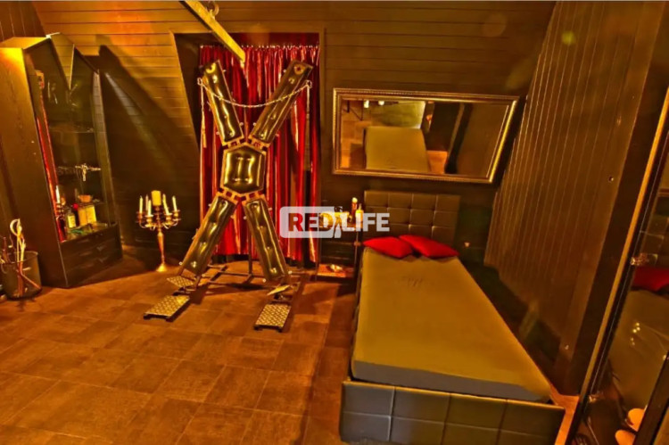 erotic studio escort job Leguan