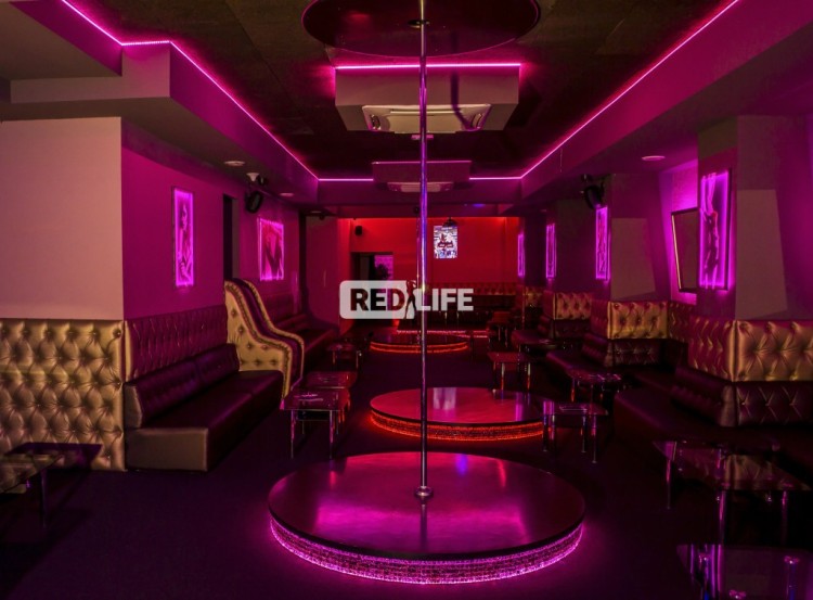 dancer job free accommodation hostess