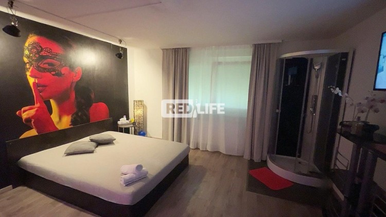 erotic studio escort job Leguan